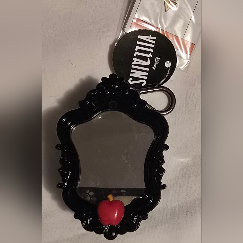 **NEW** Bath & Body Evil Queen Poison Apple 3Wick Candle Holder (Glows) & Extras - Picture 6 of 10